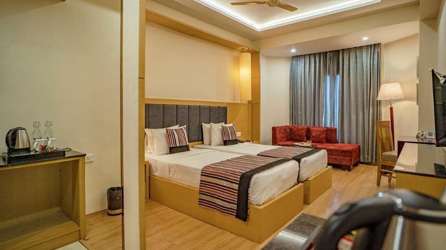 Superior twin room with mirrored wardrobe, twin beds, and wooden flooring at Golden Tulip, Udaipur