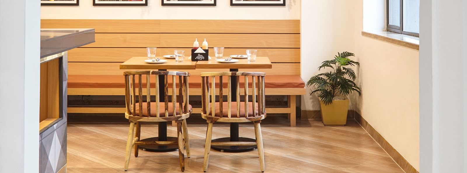  A cosy dining area with an arched entryway at Monday Hotels Mahape, Navi Mumbai.