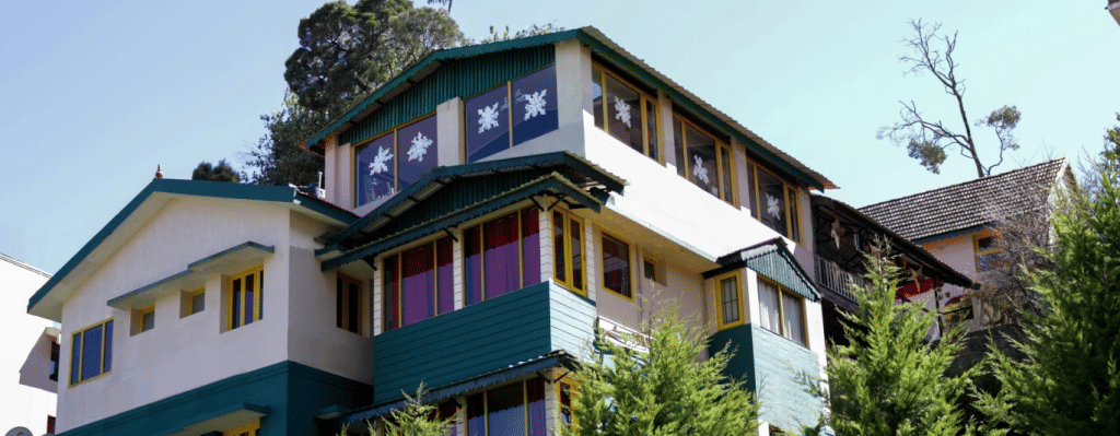 Facade Pine Borough Inn Kodaikanal wqgt1j