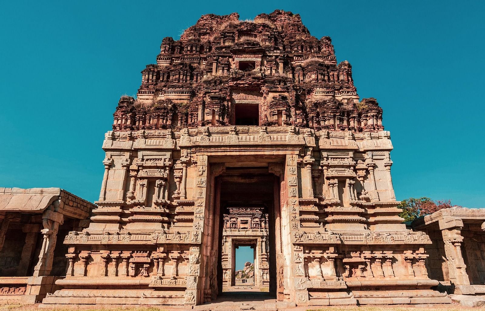 An image of the entrance of the temple with intricate designs 