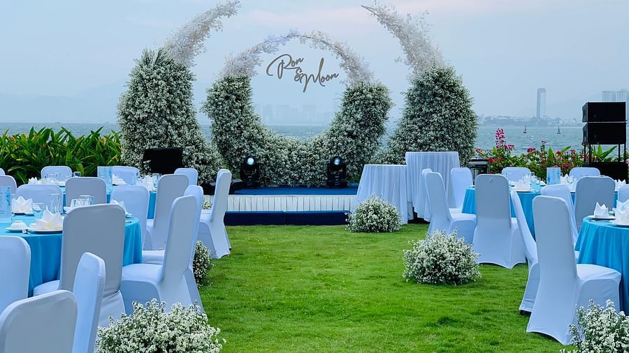An outdoor area where table and chairs are placed - Alibu Resort Nha Trang