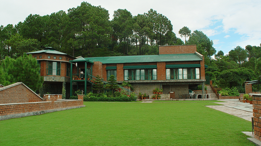a wide open space covered with grass with a building at the other end - Baikunth Resort, Kasauli