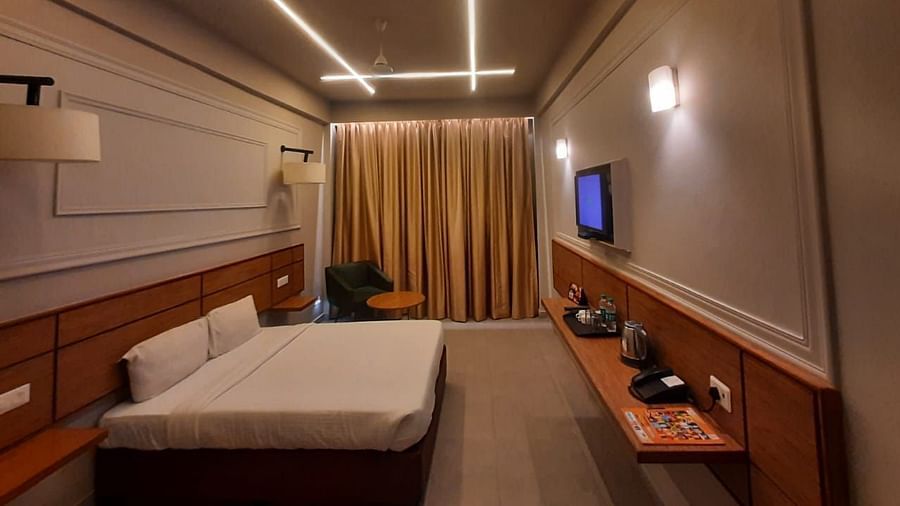 Max Hotel Prayagraj Allahabad premium room 3