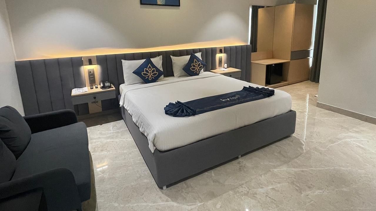 Suite with cosy seating area and king size bed at Hotel Kyzen, Hitech City.