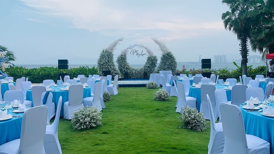 An outdoor area where table and chairs are placed - Alibu Resort Nha Trang