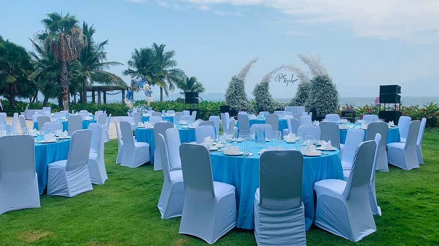 An outdoor area where table and chairs are placed - Alibu Resort Nha Trang