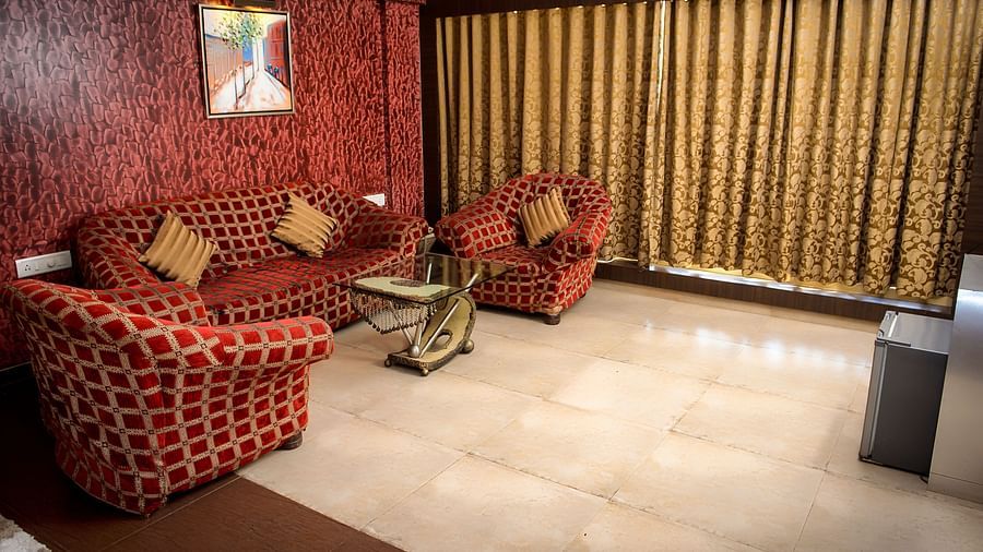 Adamo Resort Matheran - Royal suite Living room