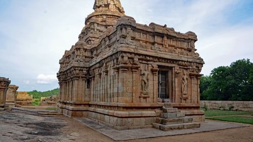 an image of masilamaninathar temple, tranquebar, with old design shot during the day with the backdrop of blue sky