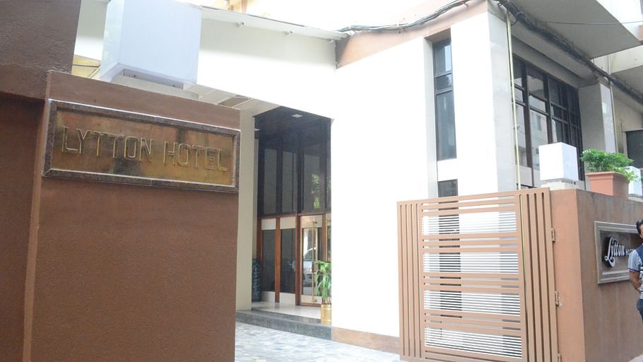 Lytton Hotel, Kolkatta Kolkata Entrance Lytton Hotel Kolkata 2