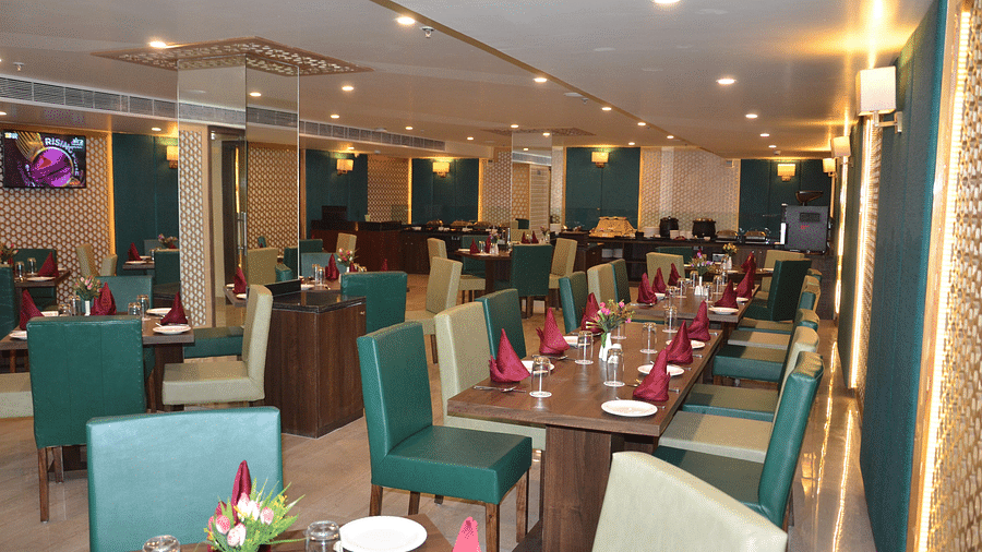 dining at the comfort inn sapphire, jaipur