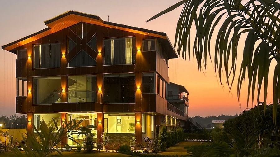 facade image of Eminence The Corbett taken during the sunset