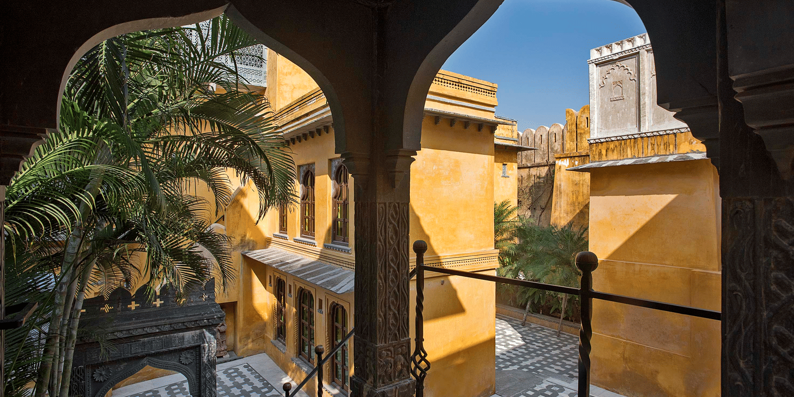 gogunda-palace-rooms-raj-tilak-suite-09