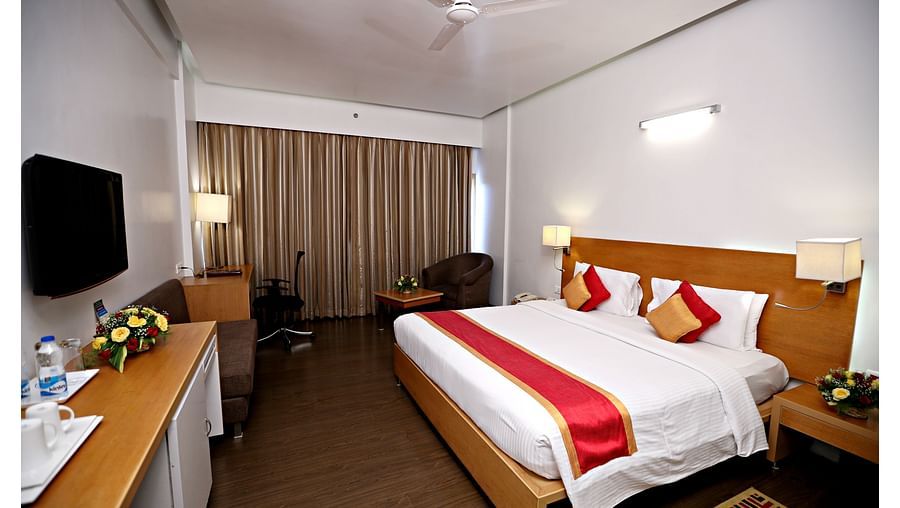 the king size bed offered at Executive Rooms in Vizag 1