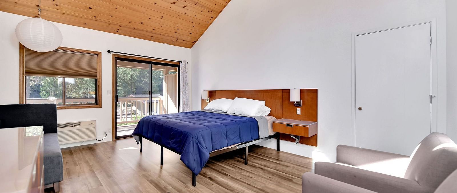 A view of a room at Amador Hotel with a double bed and sofa seating.