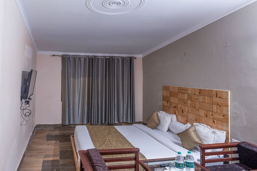 alt-text Suite Room 4