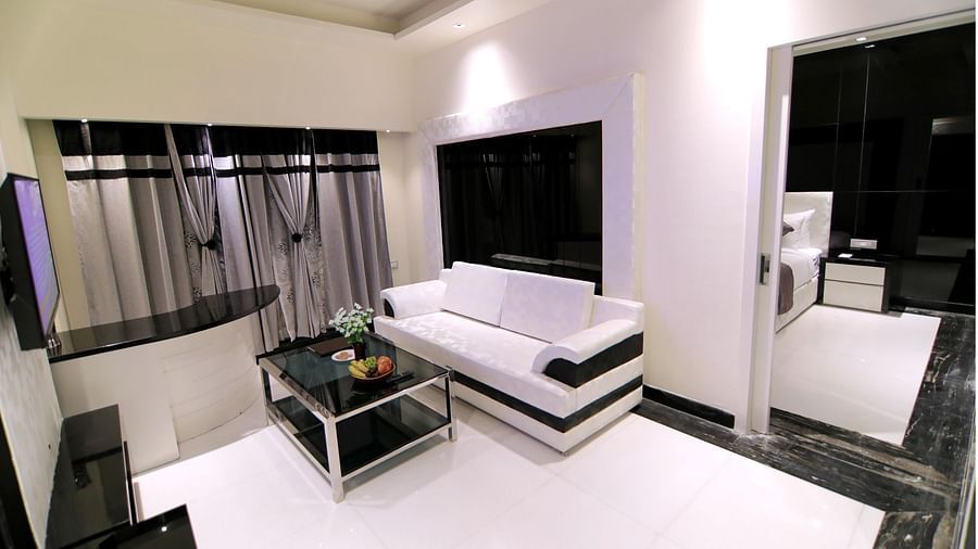 The living area at the Junior Suite - Theme Modern 8 - Udman Hotel Haridwar