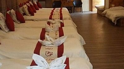 towel art on beds in Big Boss