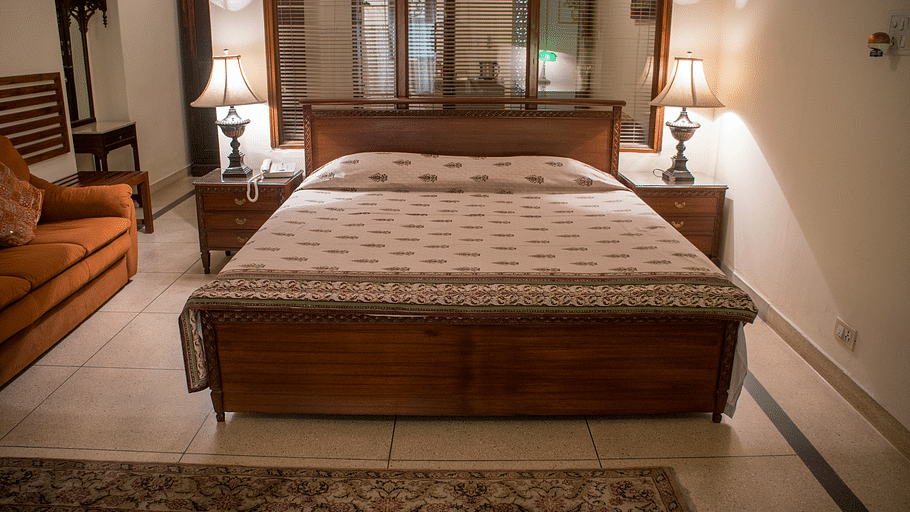 suite bedroom 210