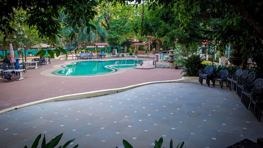 Adamo Resort Matheran - Swimming Pool 1