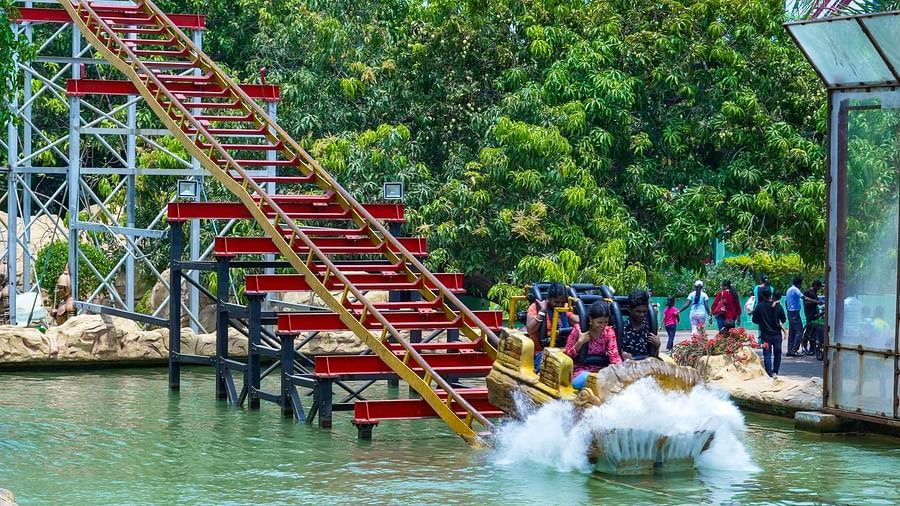 Roller Coaster ride that begins with people sitting in a ride which runs through the iron blocks and stairs leading down to the water with a splash at MGM Dizzee World.