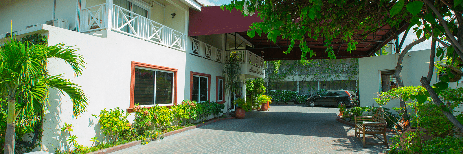 Hotel port cochere 1