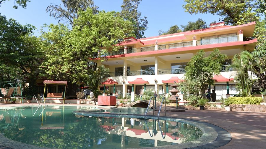 Adamo Resort Matheran - Swimming Pool 4