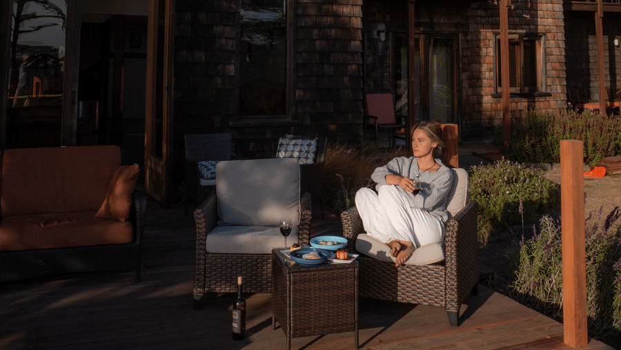 10-brewery-gulch-inn-sunset-deck-lounge-seating-exterior