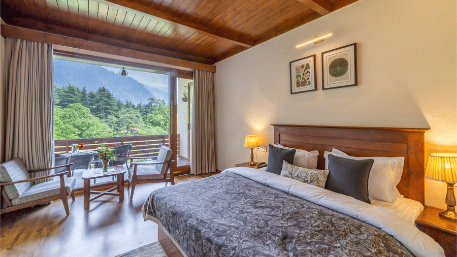 Superior room with queen bed with comfortable sofas at Bedzz Xclusiv Baikunth, Manali