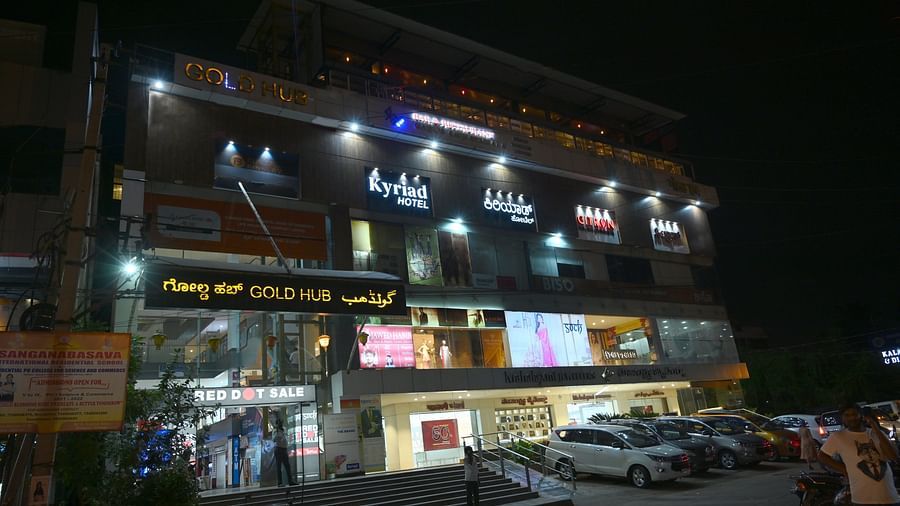 facade 6