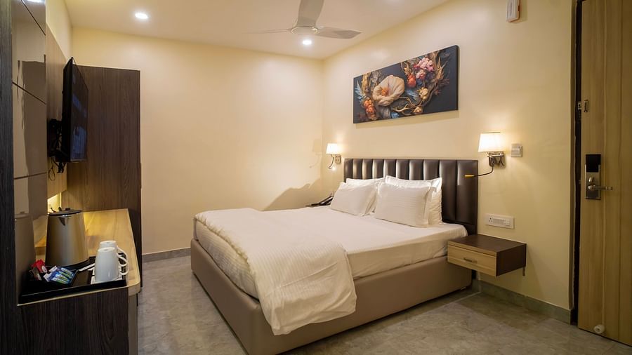 A comfy room with plushy bed at Mastiff Select Medha Plaza, Deoghar