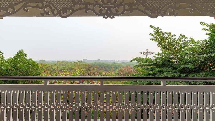 view of the surrounding nature from the corridor - Mayfair Lake Resort, Raipur