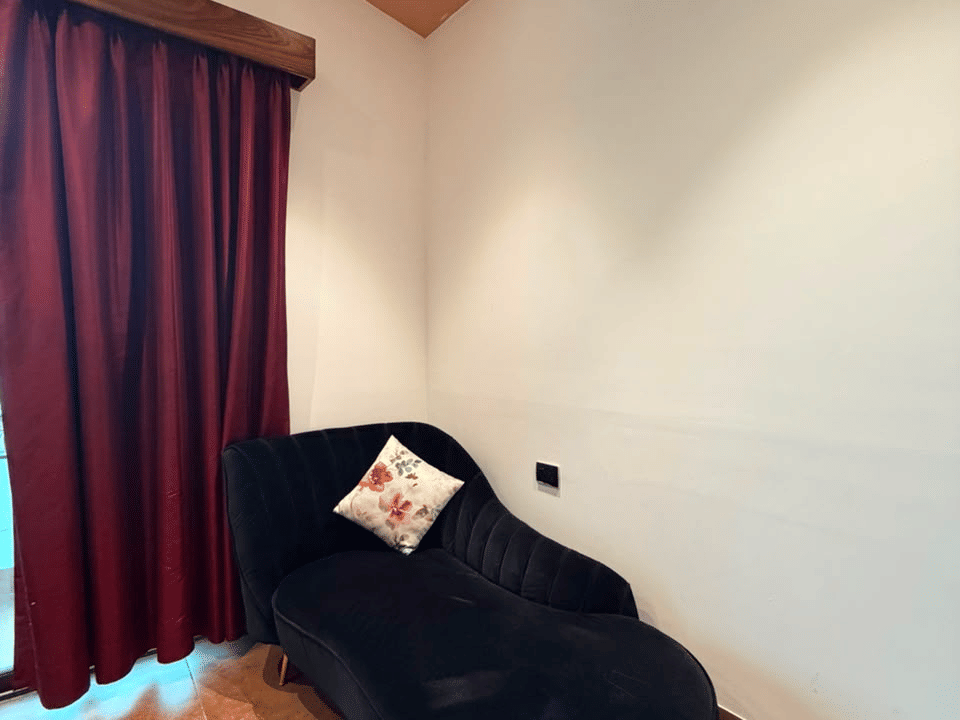 Club Premium Room, Velvet chaise beside the window