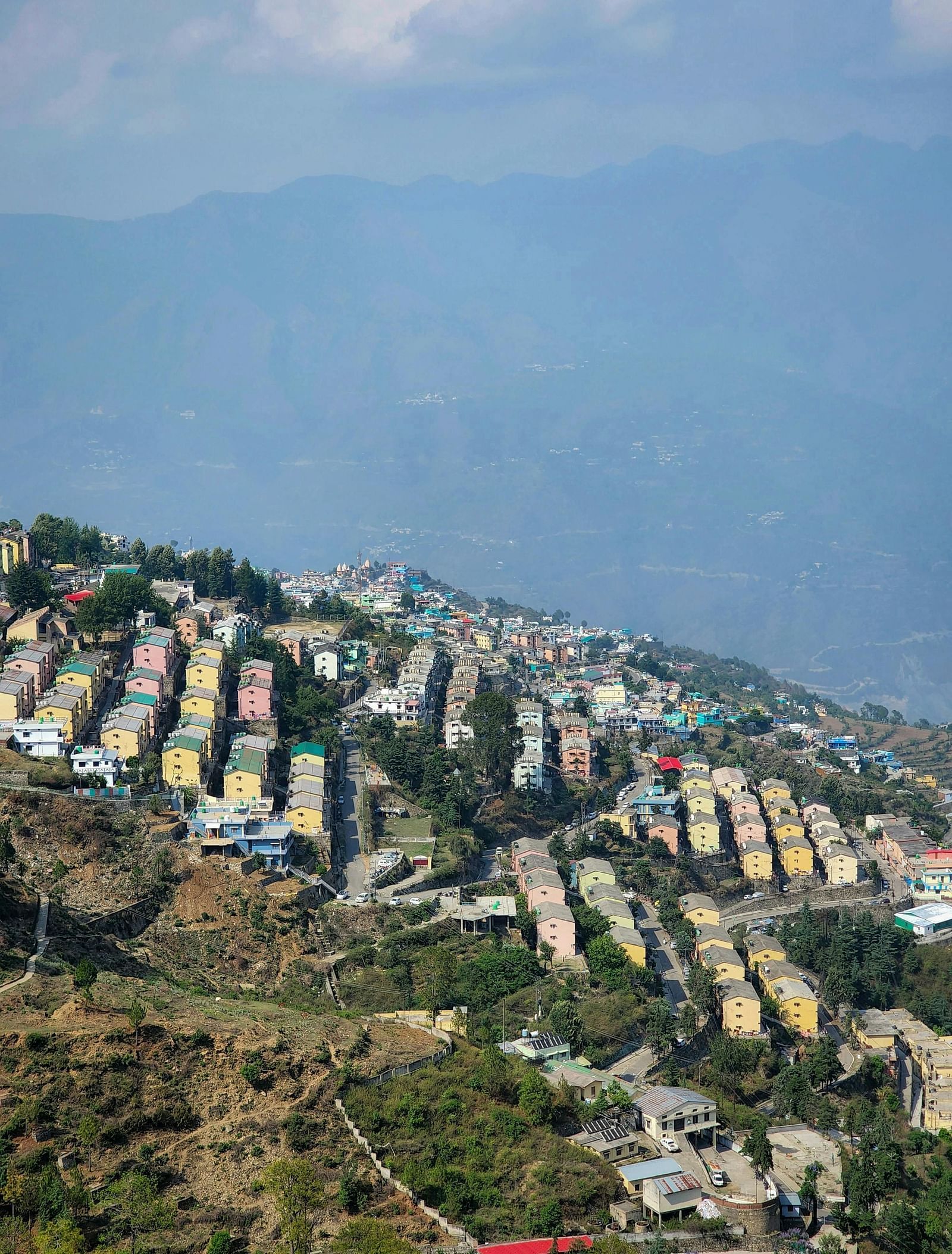 a landscape in Tehri with well arranged complexes with mountain ranges in the background