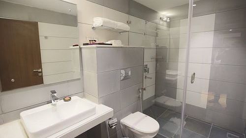 Executive Room Bathroom