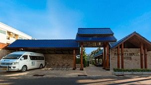 Front of Hotel 01 kopie