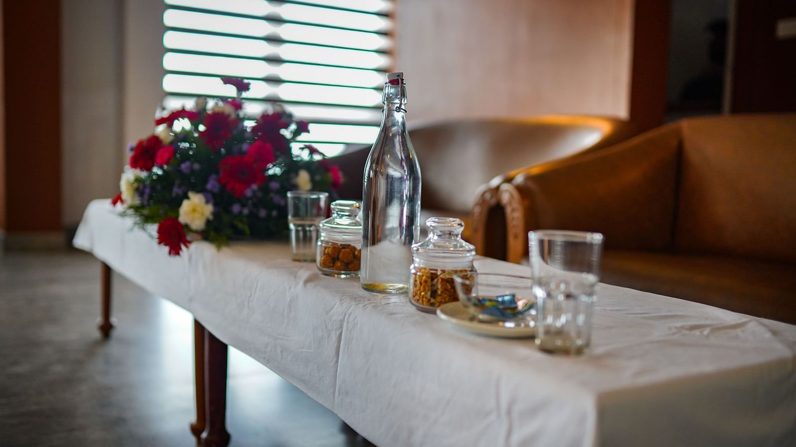 Dining arrangement in a room