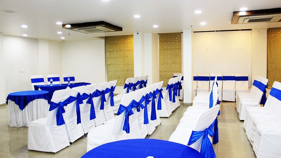 Seating arrangement in a banquet hall