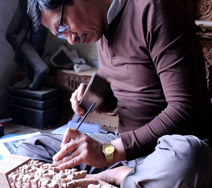 A man sculpting a sculpture