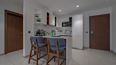 A modern and spacious Premier Suite with a fully equipped kitchen and a stylish breakfast bar. - The Pelican Hotel, Accra