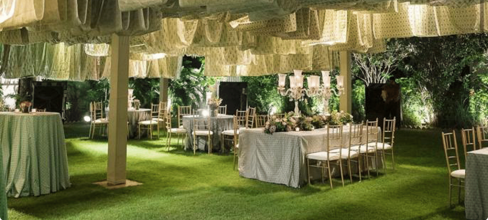 Dining arrangement in the lawn at Saraca Hotel, Lucknow