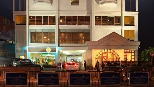 Abad-Plaza-business-class-hotel-in-MG-Road-Ernakulam