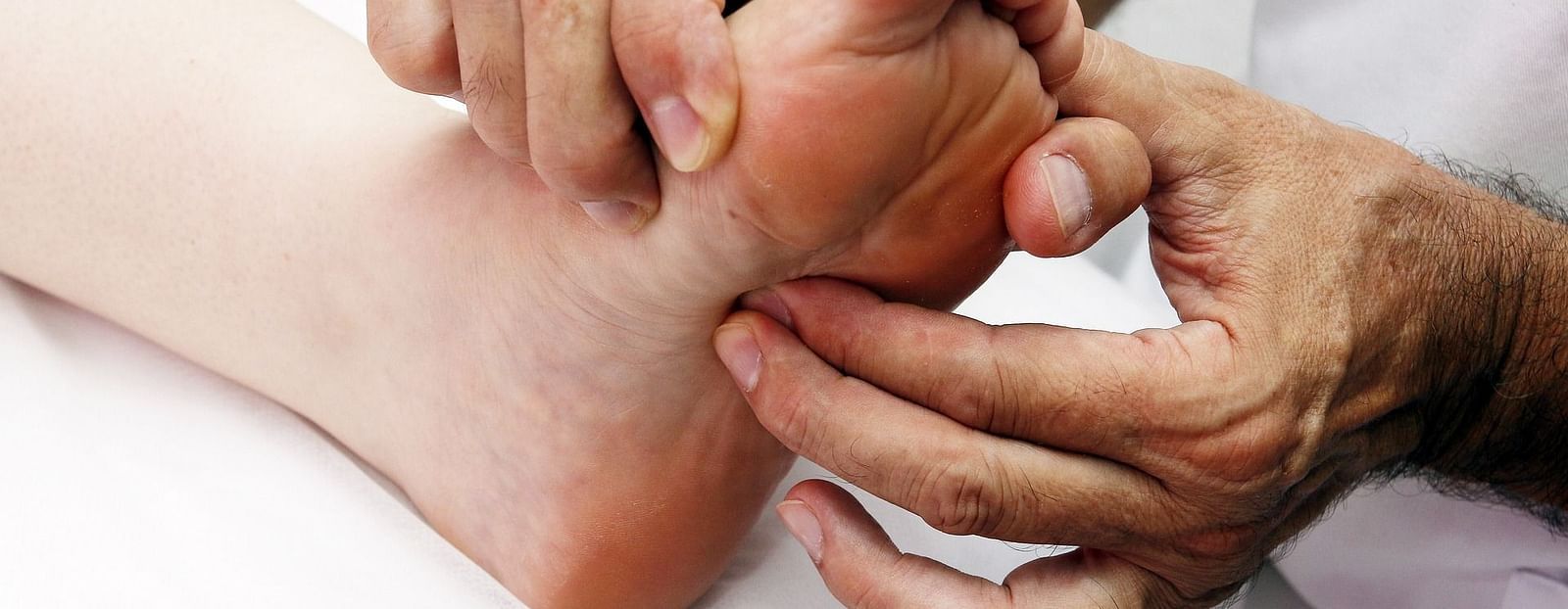 foot-reflexology-3781174 1920