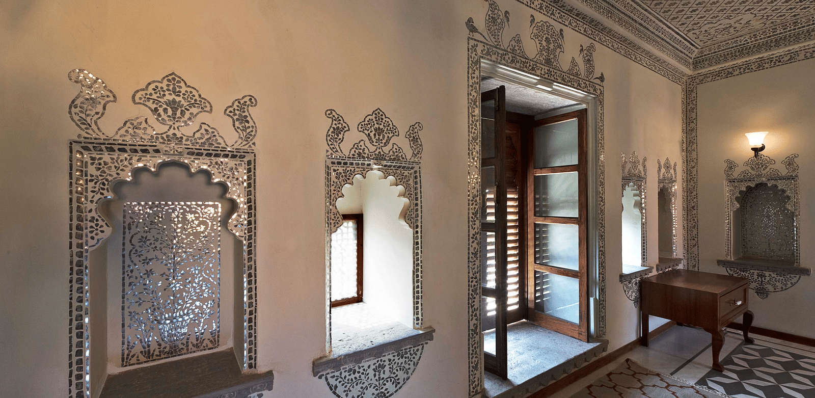 gogunda-palace-rooms-raj-mahal-two-bedroom-suites-39