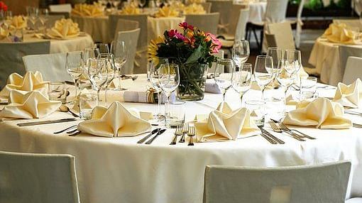 tablecloth-3336687  340