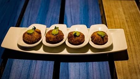 Photo showing aesthetically plated food on white plate