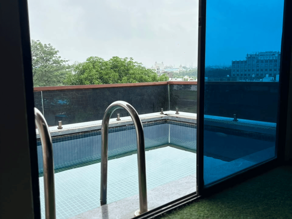 Emperor Room, The balcony infinity pool beyond the sliding glass doors