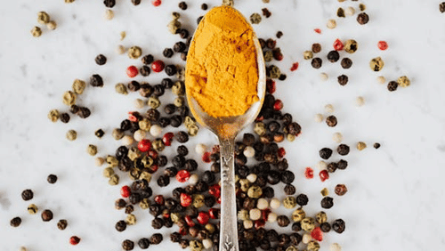 picture of spices on a spoon