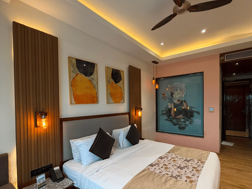 Skyline by Miraya, Executive Room, Bed with lounge seating and artwork