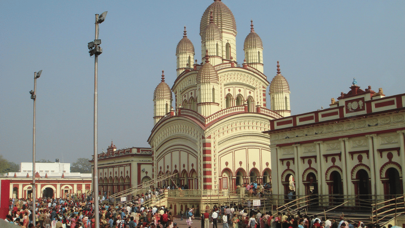 Domed temple complex with visitors gathered in the courtyard at Dakshineswar Kali Temple, Kolkata.
