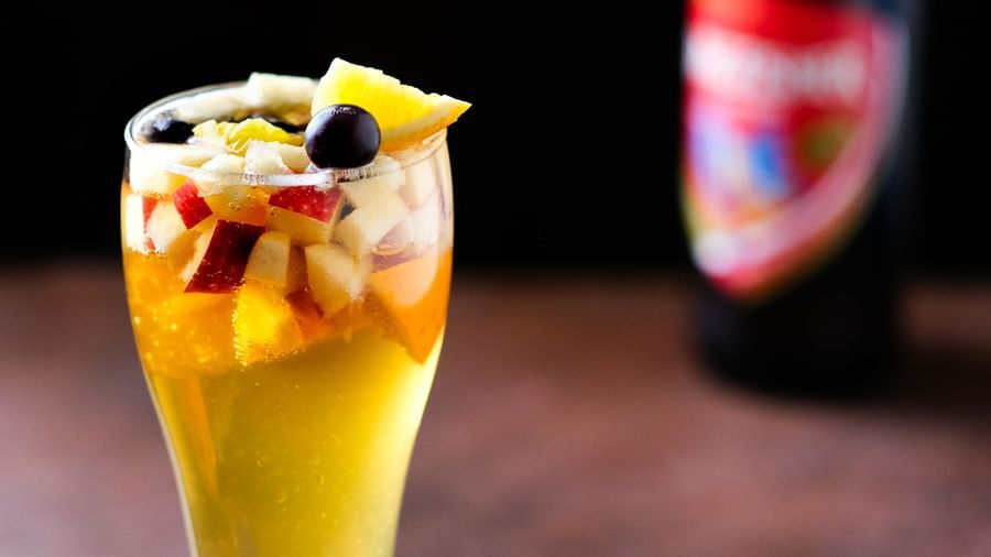 Mango smoothie topped with berries and mint | Mango Hill, Pondicherry